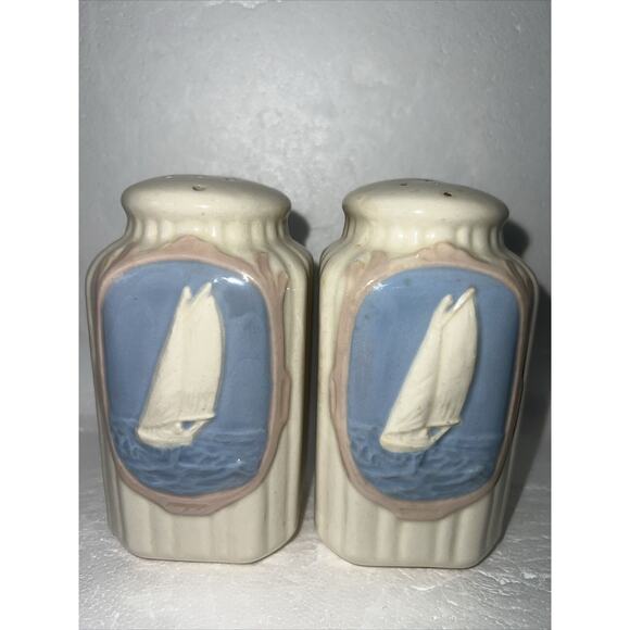 VINTAGE SAILBOAT SALT & PEPPER SHAKERS WHITE NAUTICAL SHIP BOAT SAIL JAPAN - Picture 3 of 6